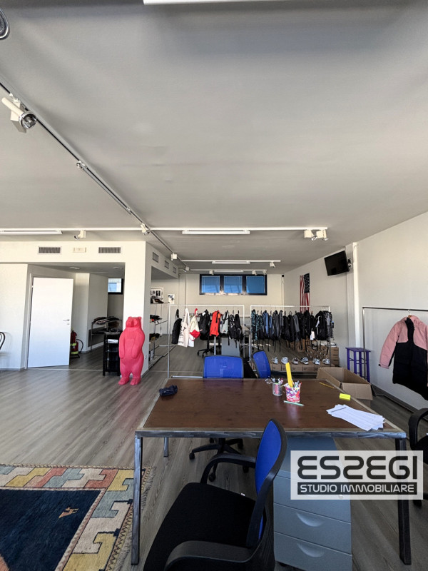 UFFICIO IN VENDITA NOVENTA PADOVANA*CAMIN* Nelle immediate vicinanze alla tangenziale e comodo al...