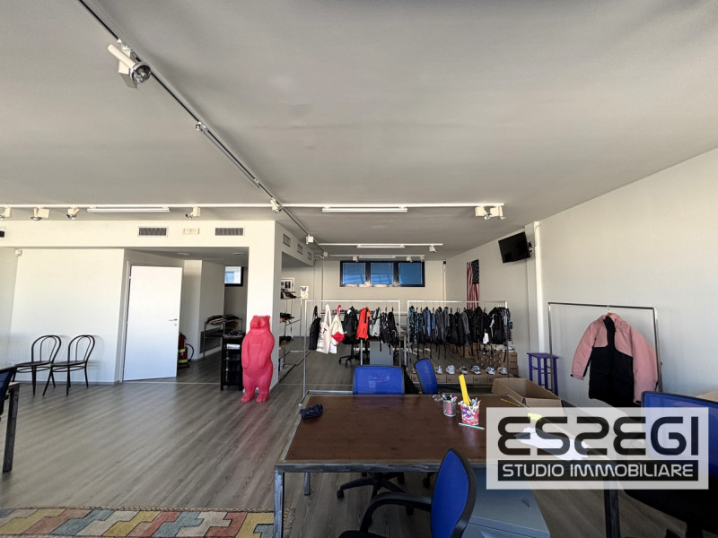 UFFICIO IN VENDITA NOVENTA PADOVANA*CAMIN* Nelle immediate vicinanze alla tangenziale e comodo al...