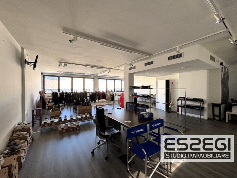 UFFICIO IN VENDITA NOVENTA PADOVANA*CAMIN* Nelle immediate vicinanze alla tangenziale e comodo al...