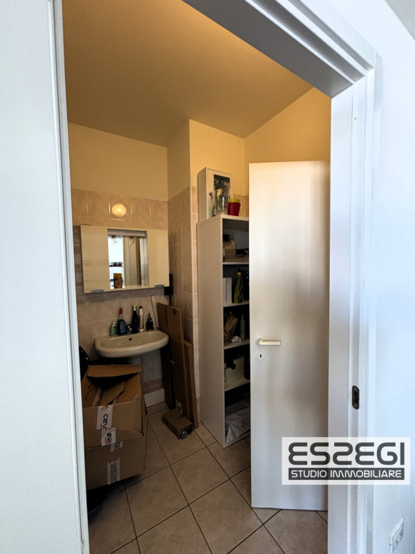 UFFICIO IN VENDITA NOVENTA PADOVANA*CAMIN* Nelle immediate vicinanze alla tangenziale e comodo al...