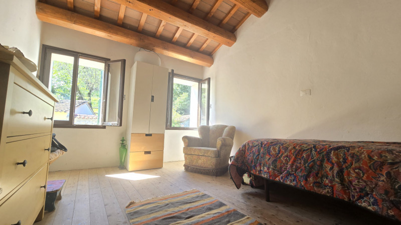 Rif. RU60 - Proponiamo in vendita deliziosa proprietà composta da abitazione principale, fienile,...