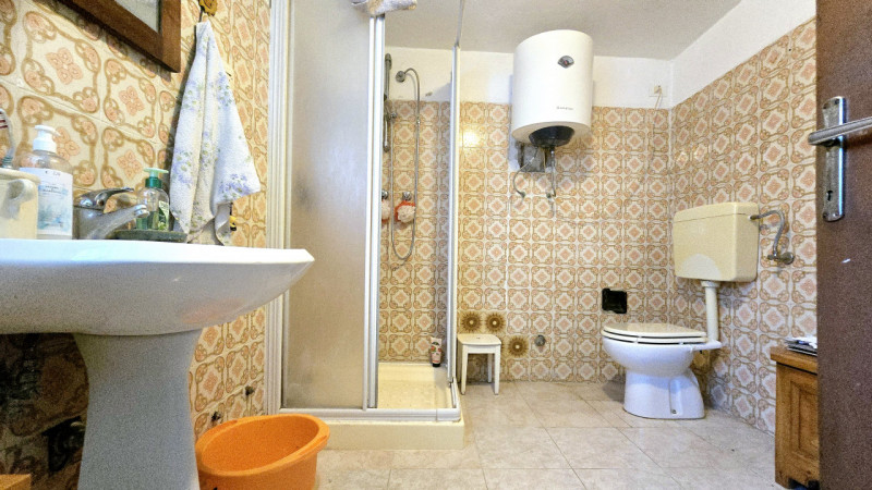 Rif. RU60 - Proponiamo in vendita deliziosa proprietà composta da abitazione principale, fienile,...