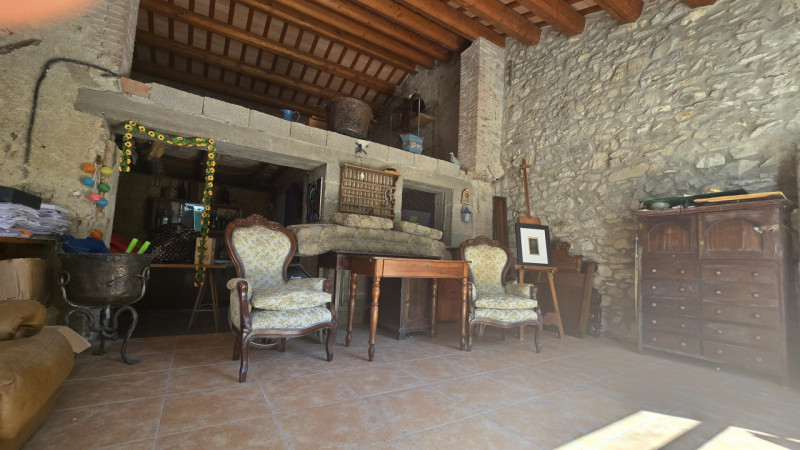 Rif. RU60 - Proponiamo in vendita deliziosa proprietà composta da abitazione principale, fienile,...