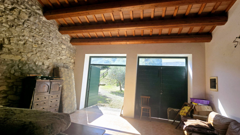 Rif. RU60 - Proponiamo in vendita deliziosa proprietà composta da abitazione principale, fienile,...