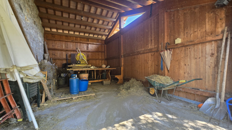 Rif. RU60 - Proponiamo in vendita deliziosa proprietà composta da abitazione principale, fienile,...