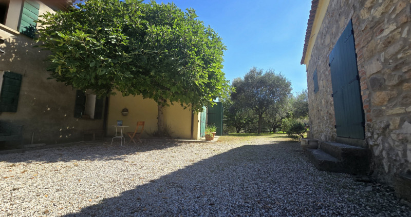 Rif. RU60 - Proponiamo in vendita deliziosa proprietà composta da abitazione principale, fienile,...