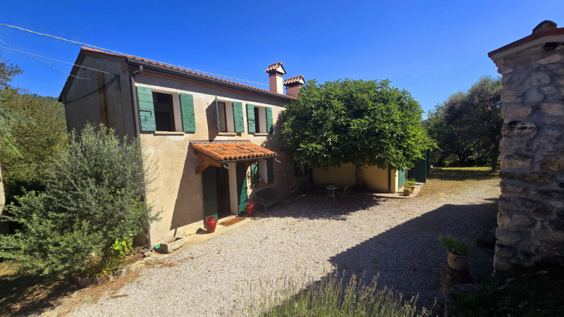 Rif. RU60 - Proponiamo in vendita deliziosa proprietà composta da abitazione principale, fienile,...