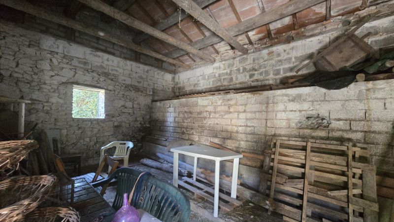 Rif. RU60 - Proponiamo in vendita deliziosa proprietà composta da abitazione principale, fienile,...