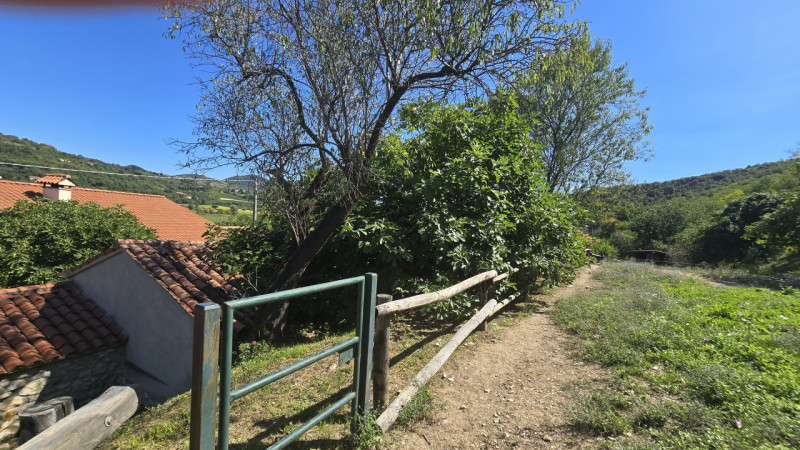 Rif. RU60 - Proponiamo in vendita deliziosa proprietà composta da abitazione principale, fienile,...