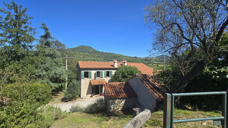 Rif. RU60 - Proponiamo in vendita deliziosa proprietà composta da abitazione principale, fienile,...