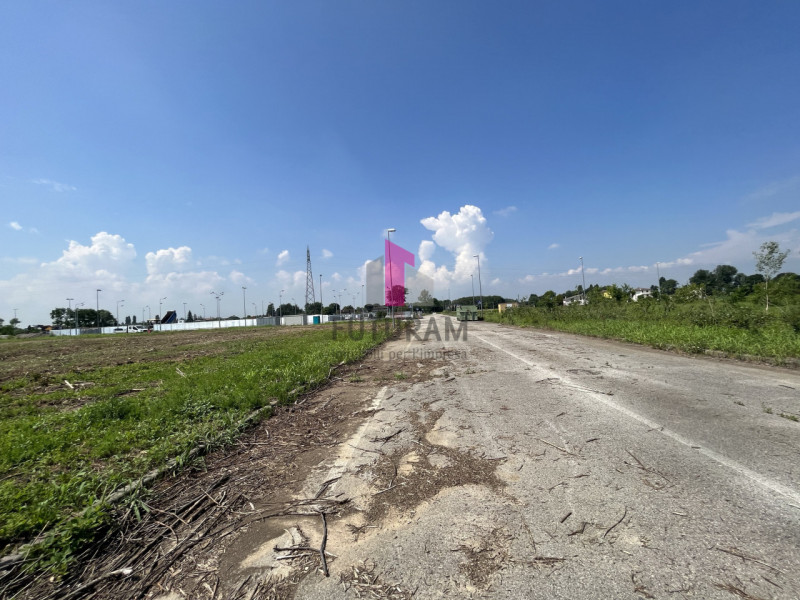 rif.641MIC - Per info 3473209826 -  In zona industriale FRONTE STRADA regionale ESTE - MONTAGNANA...