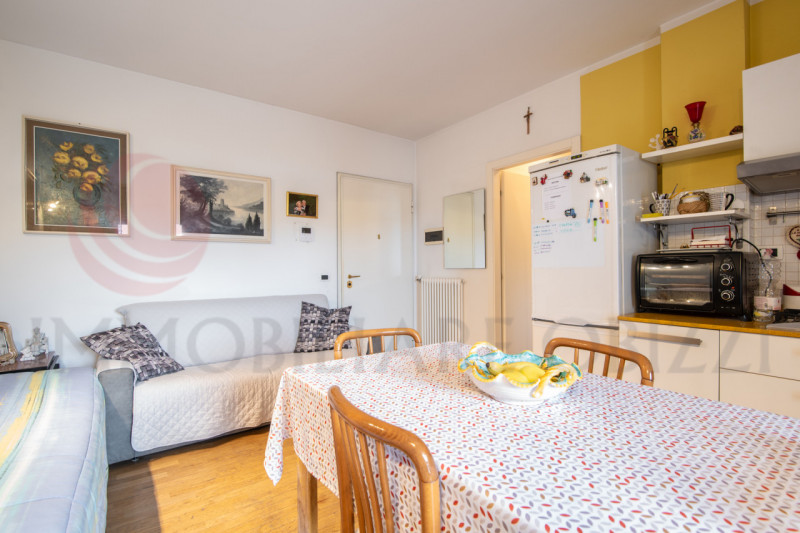 L'APPARTAMENTO VIENE VENDUTO AFFITTATO CON SCADENZA CONTRATTO AGOSTO 2027
CANONE MENSILE EURO 400...