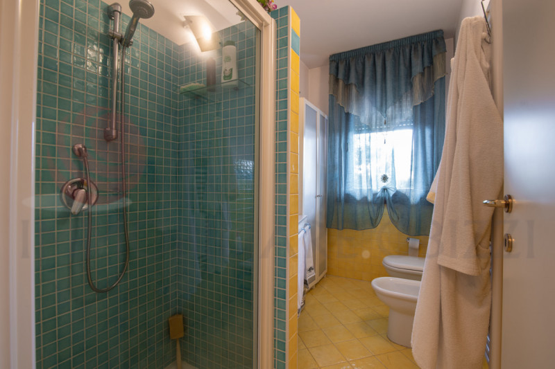 L'APPARTAMENTO VIENE VENDUTO AFFITTATO CON SCADENZA CONTRATTO AGOSTO 2027
CANONE MENSILE EURO 400...