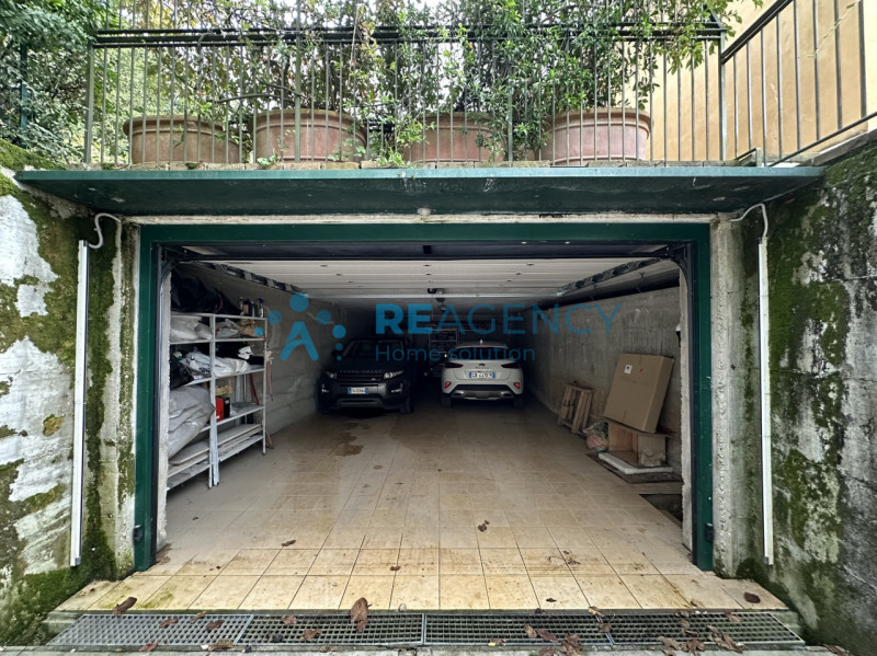 Stai cercando una VILLA in posizione panoramica esposta al sole?

Trattandosi di immobile di preg...