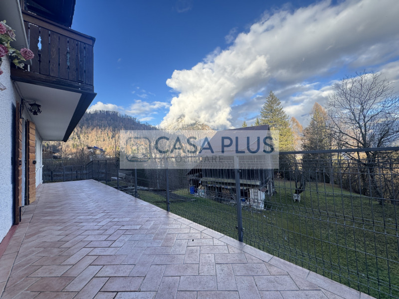 Voltago Agordino, immersa nel verde e nella tranquillità, ma comoda alle principali vie di comuni...