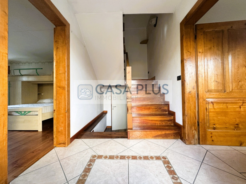 Voltago Agordino, immersa nel verde e nella tranquillità, ma comoda alle principali vie di comuni...