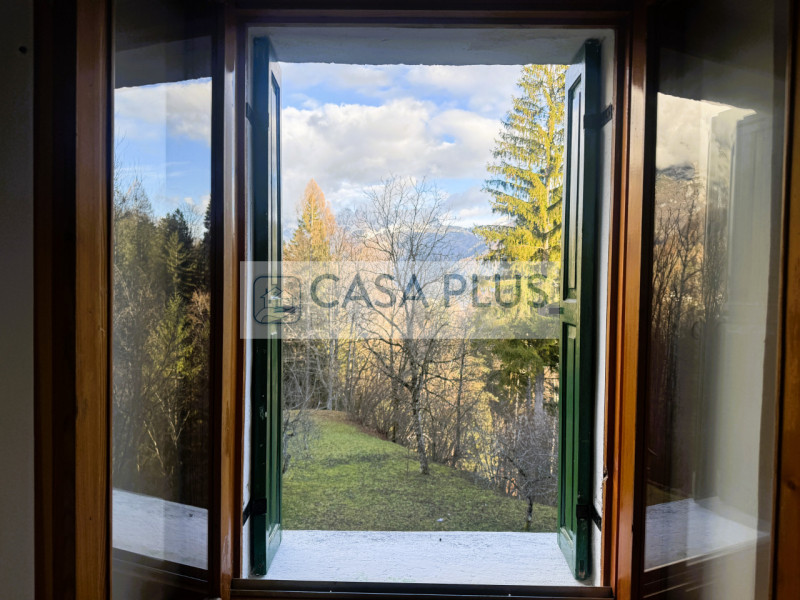 Voltago Agordino, immersa nel verde e nella tranquillità, ma comoda alle principali vie di comuni...