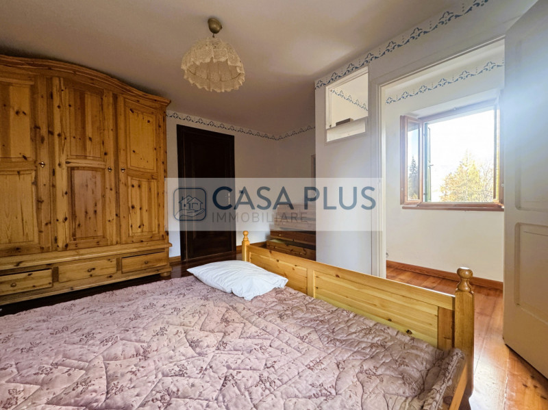 Voltago Agordino, immersa nel verde e nella tranquillità, ma comoda alle principali vie di comuni...