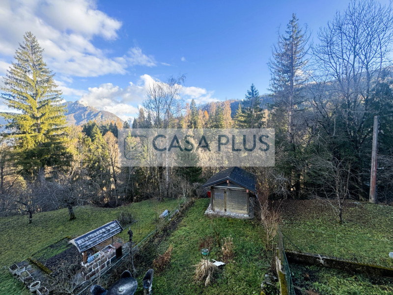Voltago Agordino, immersa nel verde e nella tranquillità, ma comoda alle principali vie di comuni...