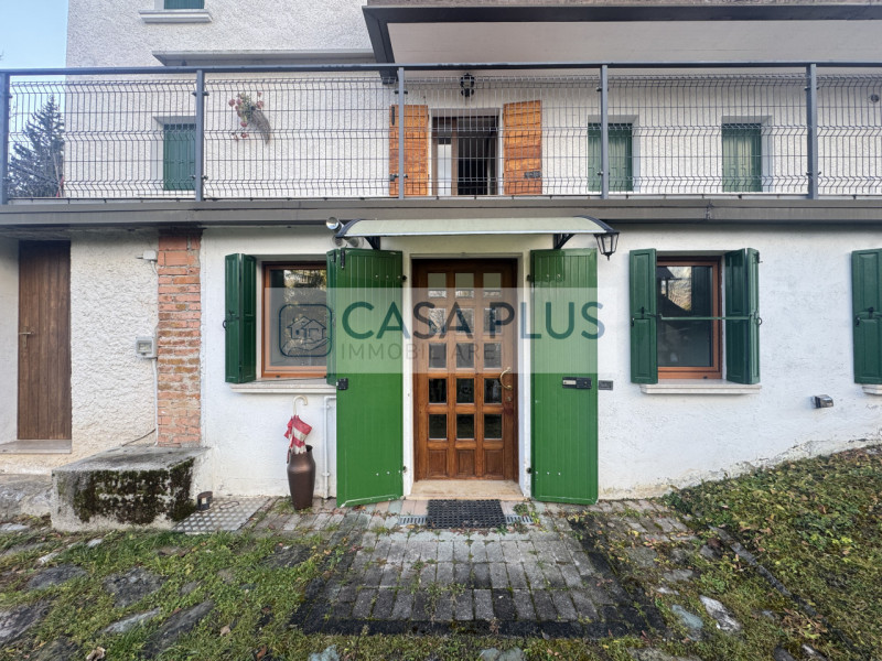 Voltago Agordino, immersa nel verde e nella tranquillità, ma comoda alle principali vie di comuni...