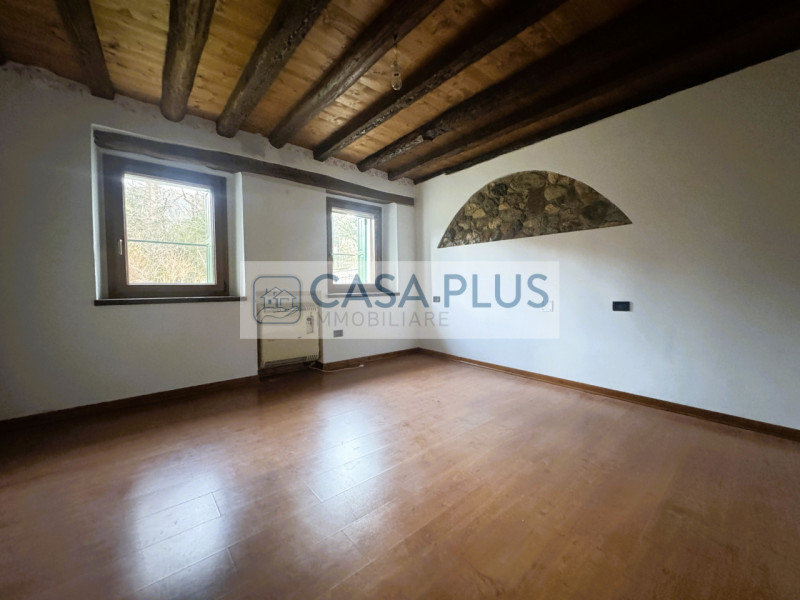 Voltago Agordino, immersa nel verde e nella tranquillità, ma comoda alle principali vie di comuni...