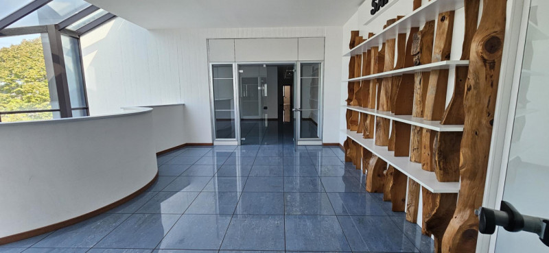 Riferimenti per l'Agenzia AU0982 PADOVA Zona Industriale Est. Scopri questo spazioso ufficio di 3...