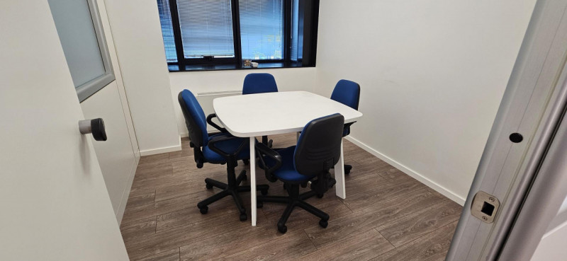 Riferimenti per l'Agenzia AU0982 PADOVA Zona Industriale Est. Scopri questo spazioso ufficio di 3...