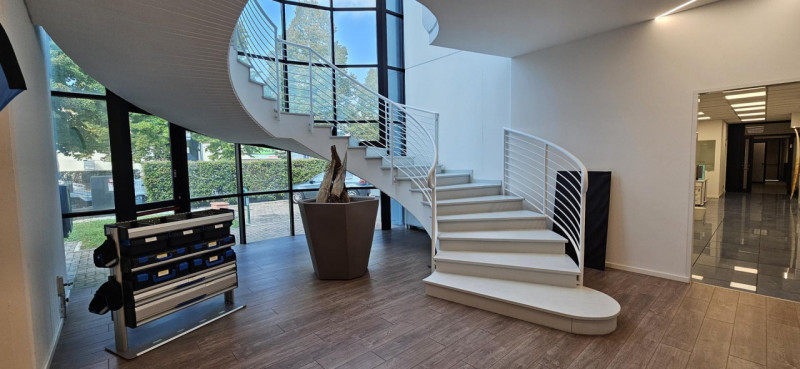 Riferimenti per l'Agenzia AU0982 PADOVA Zona Industriale Est. Scopri questo spazioso ufficio di 3...