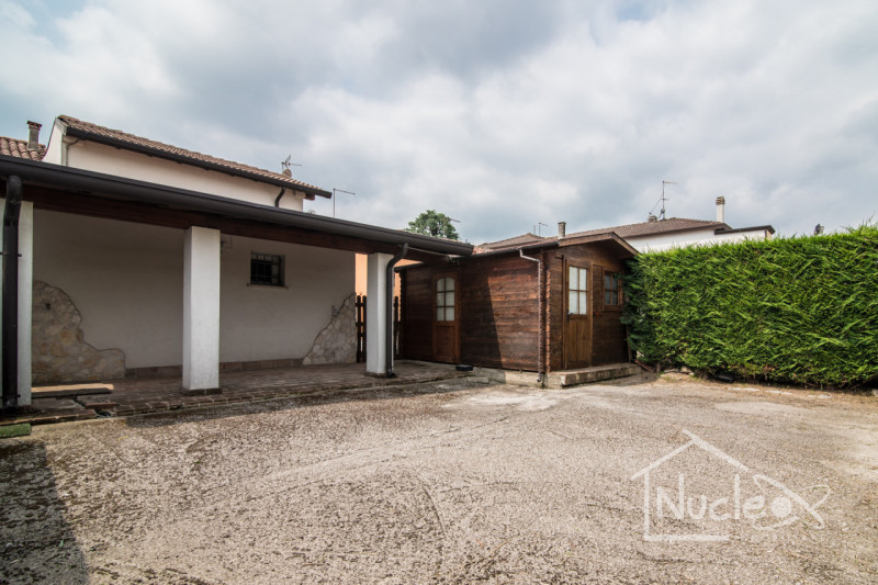 Stanghella, in una corte residenziale tranquilla a due passi dalla SS16, al confine con Solesino,...