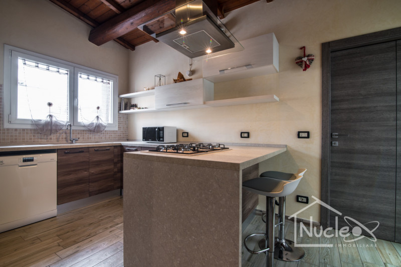 Stanghella, in una corte residenziale tranquilla a due passi dalla SS16, al confine con Solesino,...