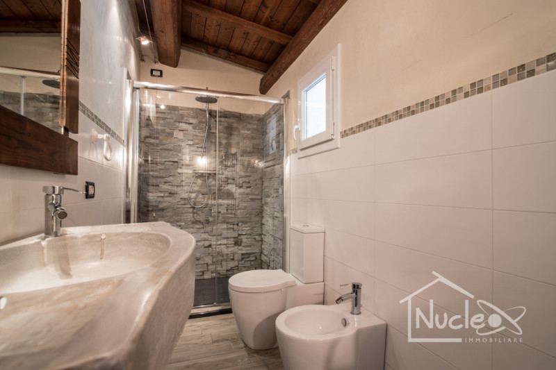 Stanghella, in una corte residenziale tranquilla a due passi dalla SS16, al confine con Solesino,...