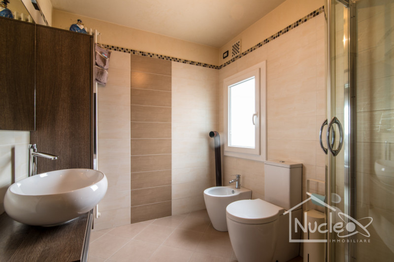 Stanghella, in una corte residenziale tranquilla a due passi dalla SS16, al confine con Solesino,...