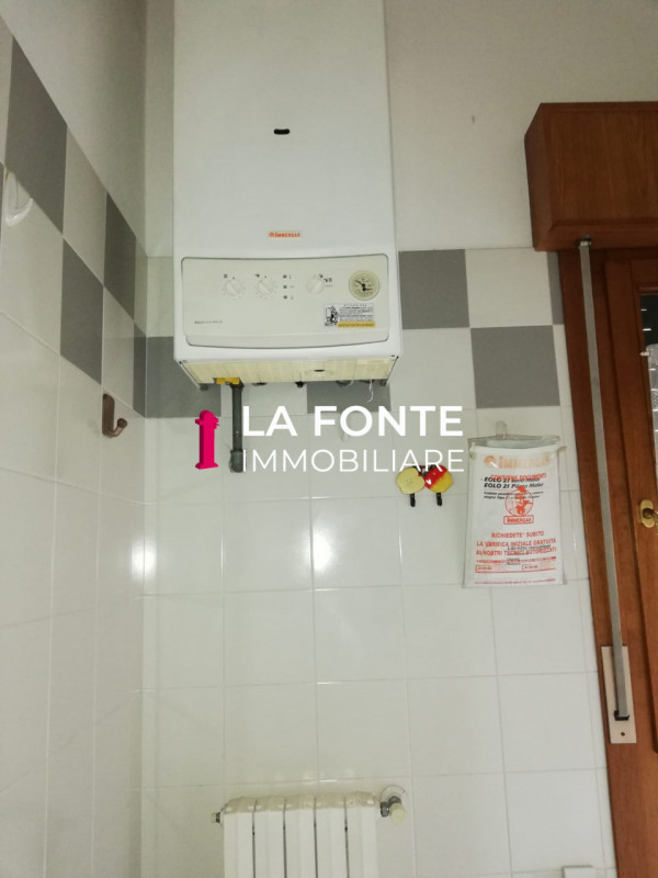 STRA - ai confini con VIGONZA - NEGOZIO/UFFICIO di 100 mq netti, altezza 3,20 mt., suddiviso sapi...