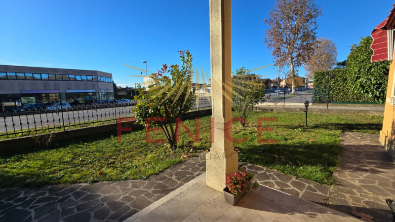 Cerchi una casa spaziosa, ben organizzata e ricca di potenziale?

Proponiamo una porzione di bifa...