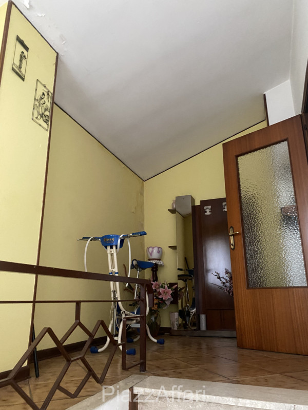 RIF. CORRC4

Al centro del paese, fronte Via San Donato, proponiamo in vendita casa accostata abi...