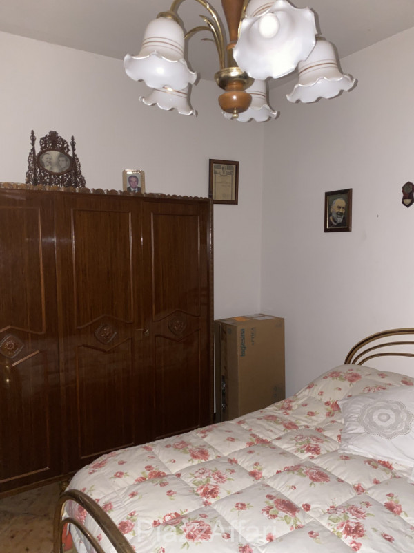 RIF. CORRC4

Al centro del paese, fronte Via San Donato, proponiamo in vendita casa accostata abi...