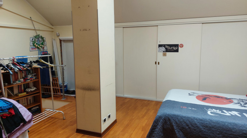 In posizione molto tranquilla ed interna al quartiere, proponiamo ampia porzione di trifamiliare ...