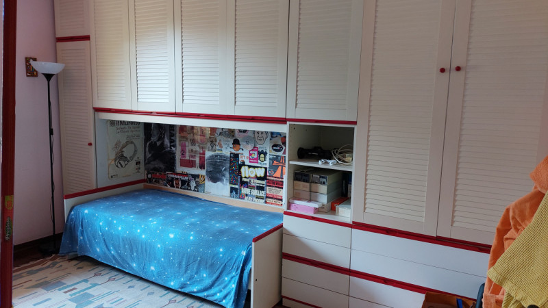 In posizione molto tranquilla ed interna al quartiere, proponiamo ampia porzione di trifamiliare ...