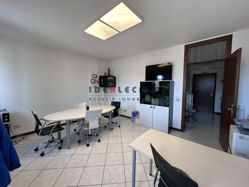 RIF: FR306 PADOVA - PONTE DI BRENTA Proponiamo in affitto locale commerciale ad uso ufficio al se...