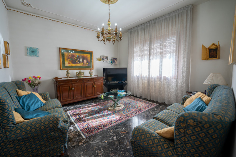 Legnaro loc. Volparo, comoda ai servizi e alle scuole, proponiamo casa singola degli anni ‘90 dis...