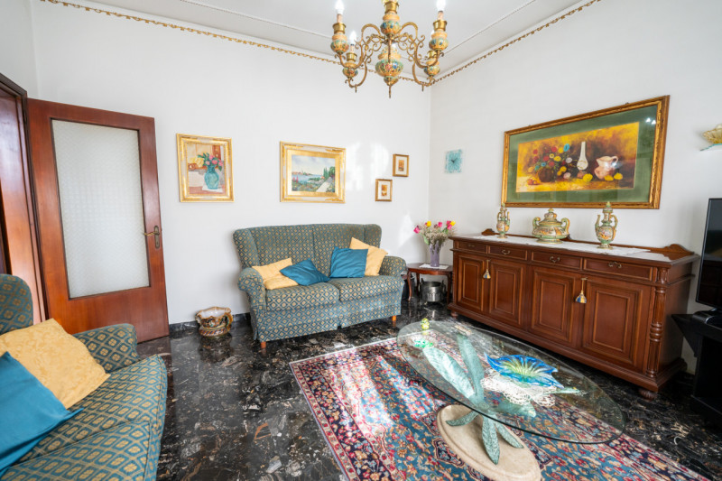 Legnaro loc. Volparo, comoda ai servizi e alle scuole, proponiamo casa singola degli anni ‘90 dis...