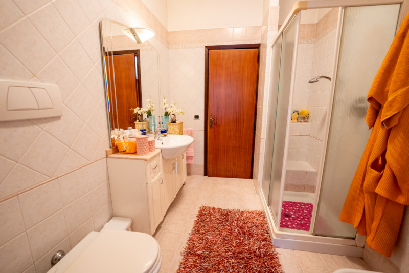 Legnaro loc. Volparo, comoda ai servizi e alle scuole, proponiamo casa singola degli anni ‘90 dis...