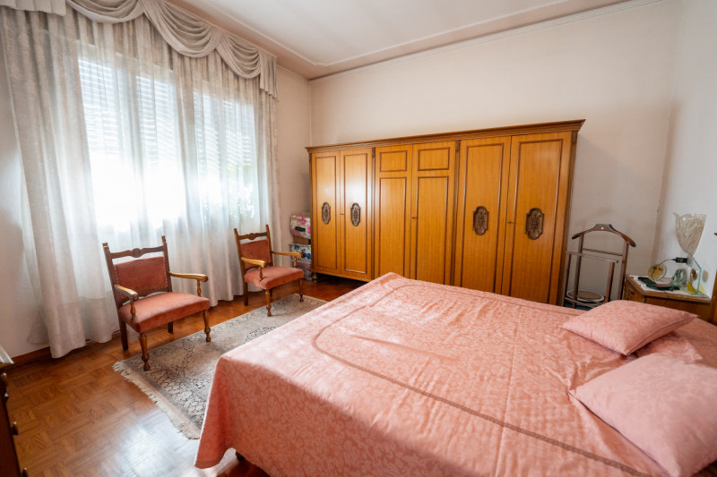 Legnaro loc. Volparo, comoda ai servizi e alle scuole, proponiamo casa singola degli anni ‘90 dis...