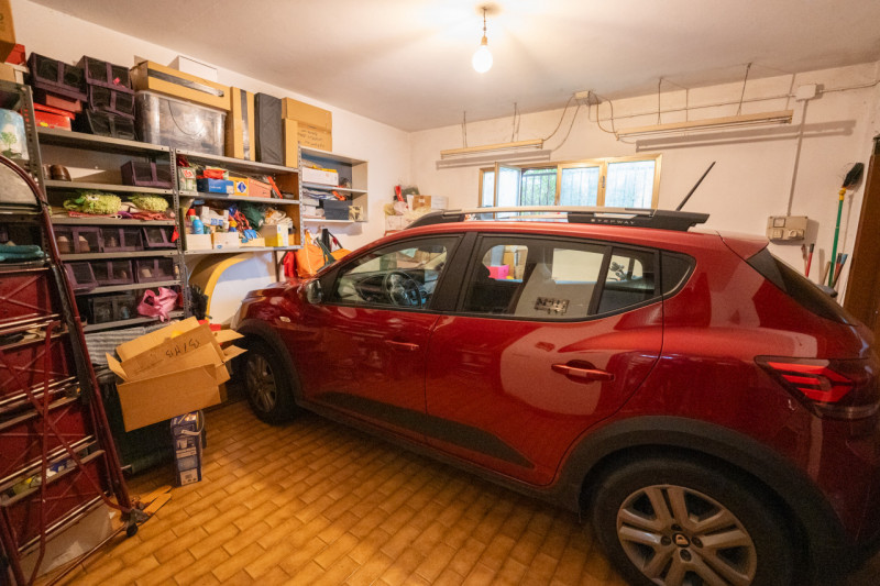 Legnaro loc. Volparo, comoda ai servizi e alle scuole, proponiamo casa singola degli anni ‘90 dis...