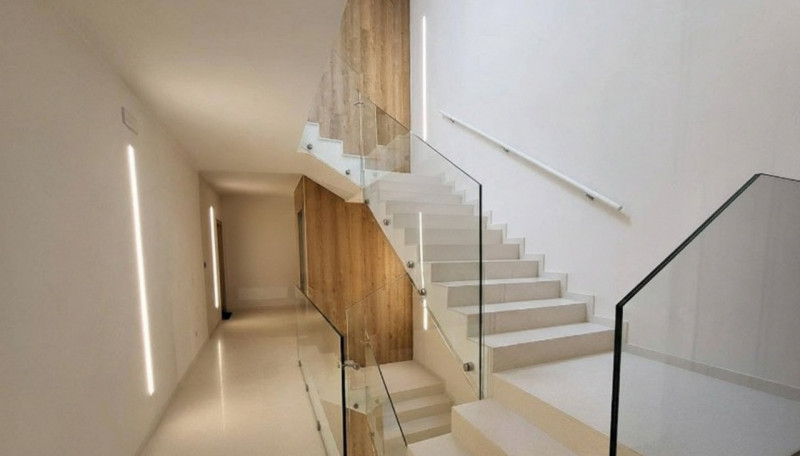 Scopri questa affascinante bifamiliare situata nella tranquilla e ricercata zona di Sarmeola, nel...