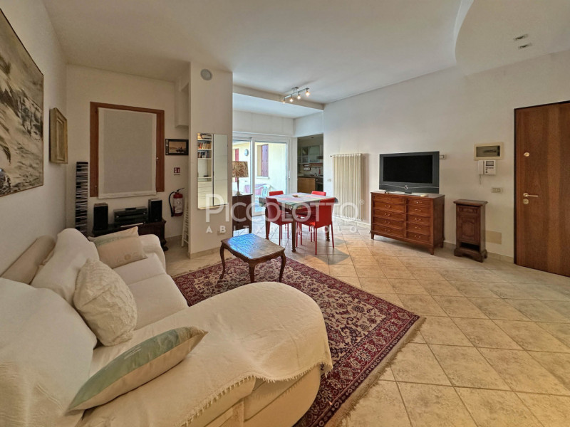 Rif. V5368 - Casella d'Asolo, in vendita appartamento bicamere con splendido giardino, in zona re...