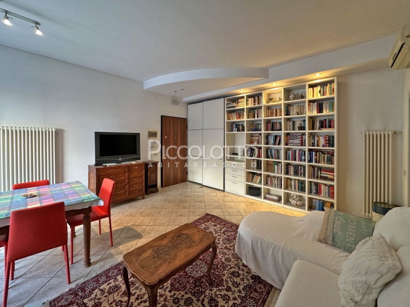 Rif. V5368 - Casella d'Asolo, in vendita appartamento bicamere con splendido giardino, in zona re...