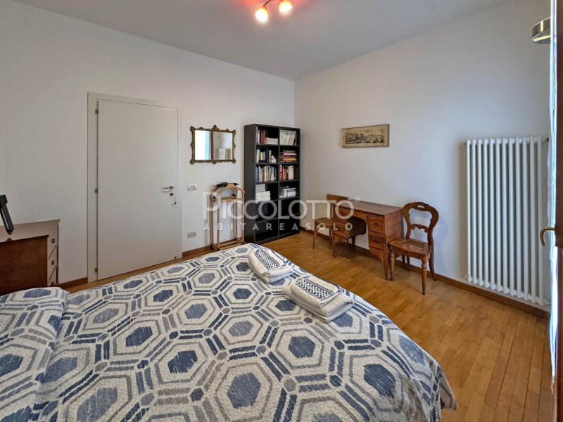 Rif. V5368 - Casella d'Asolo, in vendita appartamento bicamere con splendido giardino, in zona re...