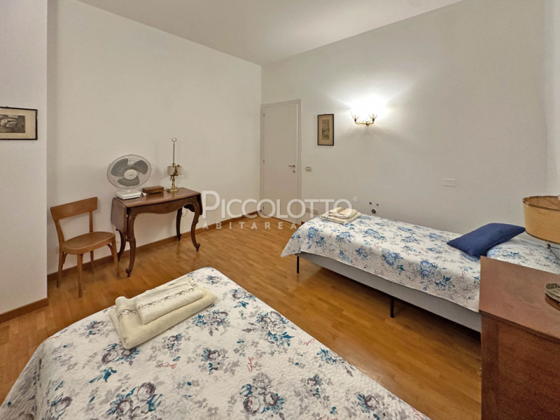 Rif. V5368 - Casella d'Asolo, in vendita appartamento bicamere con splendido giardino, in zona re...