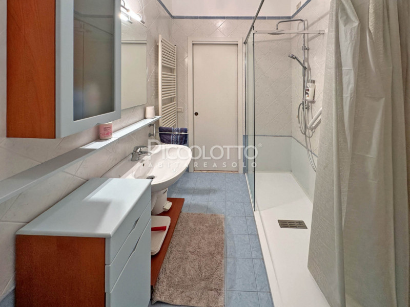 Rif. V5368 - Casella d'Asolo, in vendita appartamento bicamere con splendido giardino, in zona re...